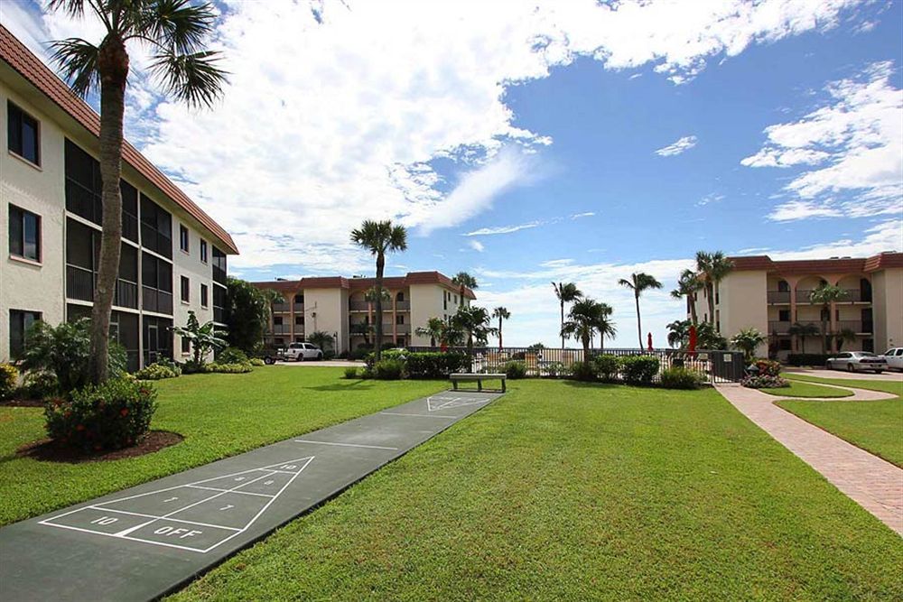 Sandalfoot Beachfront Condominium Sanibel Exterior photo