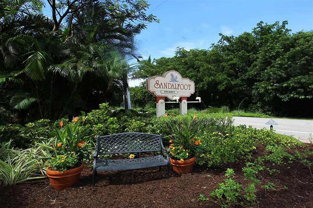 Sandalfoot Beachfront Condominium Sanibel Exterior photo